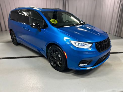 New 2026 Chrysler Pacifica Select w/ S Appearance Package image 1