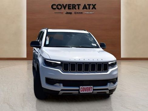 Used 2024 Jeep Wagoneer L Series II w/ Premium Group I image 2