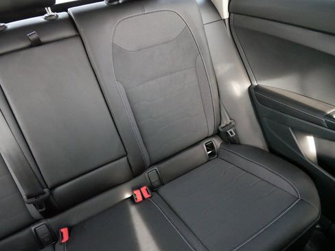 Used 2025 Volkswagen Taos SE image 14