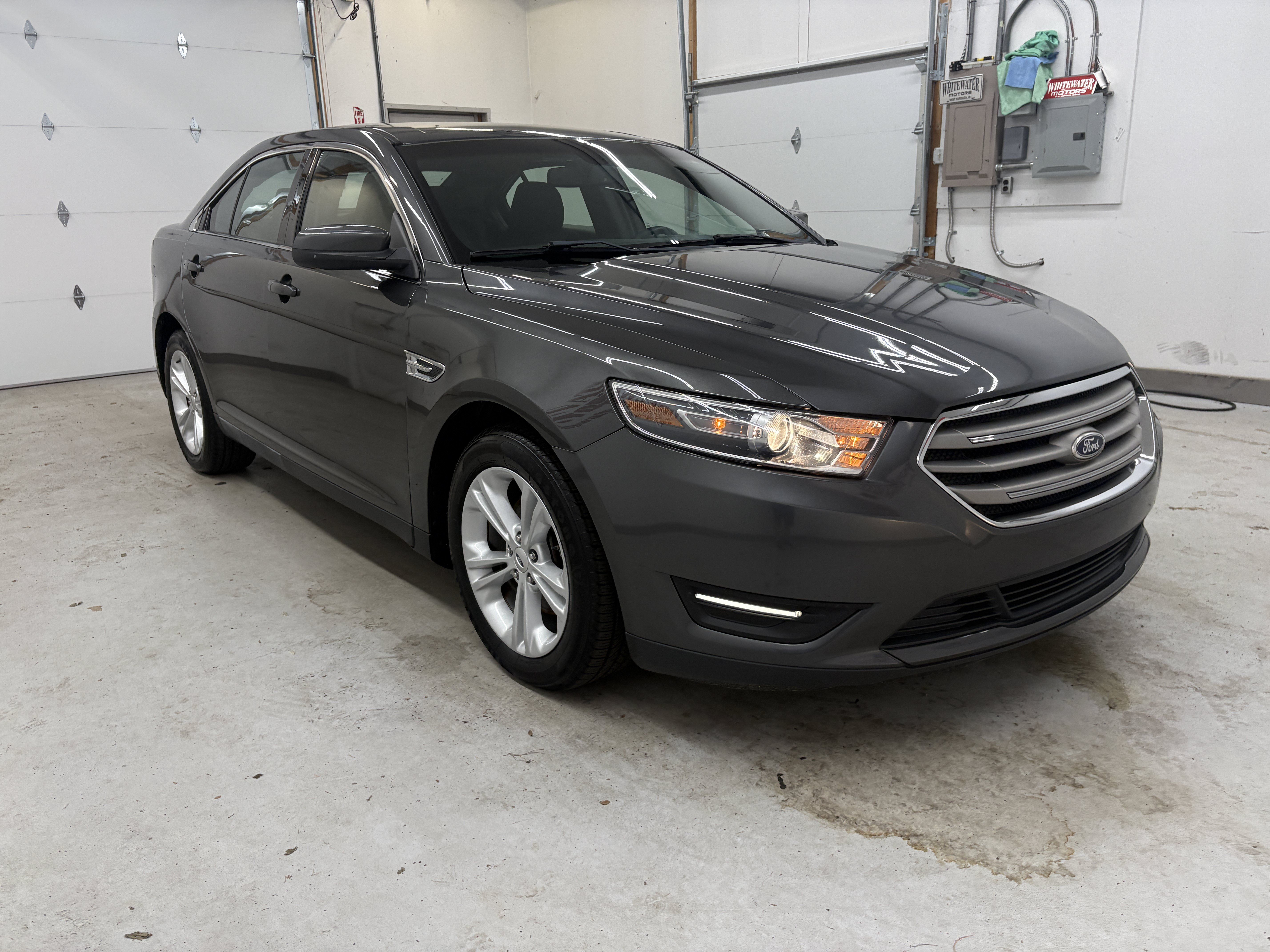Used 2015 Ford Taurus SEL FWD image 6
