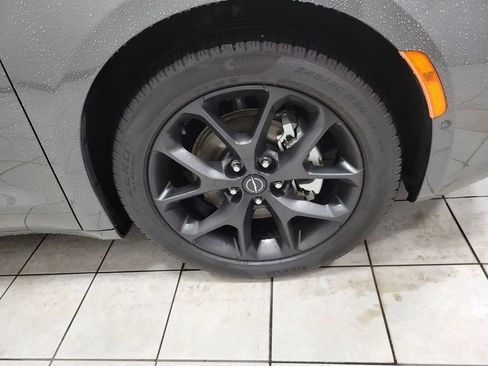 Used 2025 Chrysler Pacifica Limited image 42