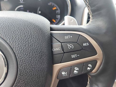Used 2014 Jeep Grand Cherokee Overland w/ Advanced Technology Group AWD/4WD image 19