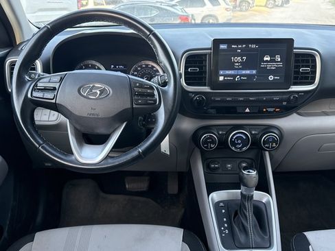 Used 2021 Hyundai Venue SEL FWD image 4