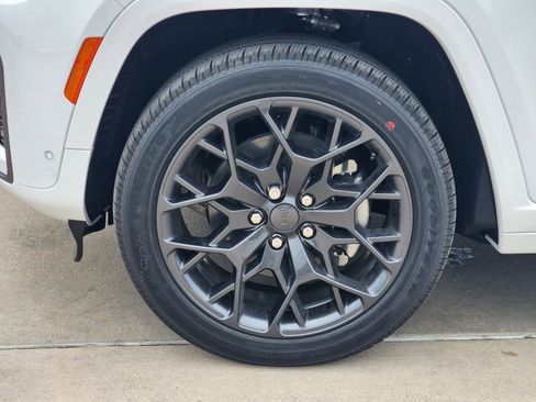 New 2026 Jeep Grand Cherokee L Summit AWD/4WD image 11