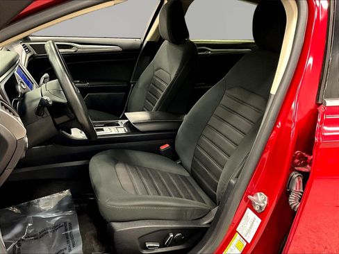 Used 2020 Ford Fusion SE FWD image 19