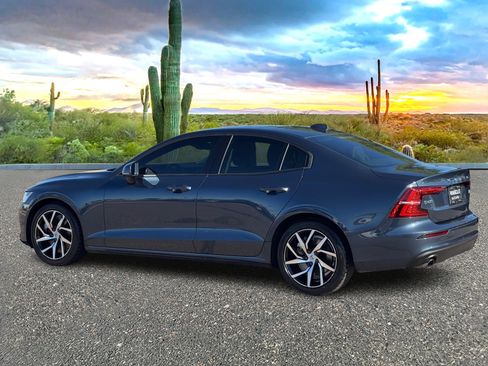 Used 2020 Volvo S60 T6 Momentum image 4