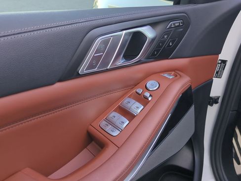 Certified 2022 BMW X7 M50i image 15