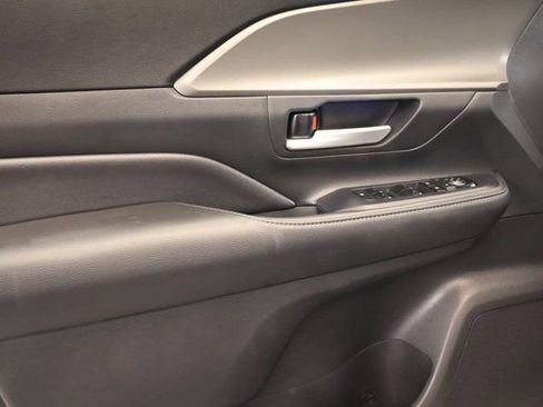 Used 2024 Toyota Grand Highlander XLE image 10