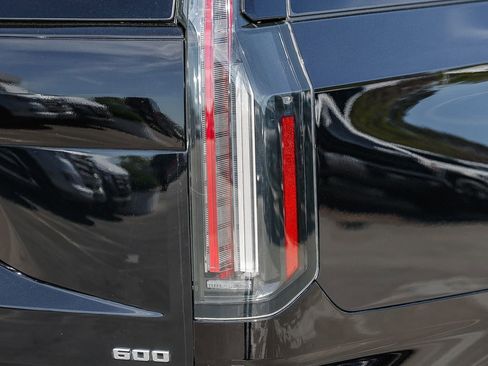 Used 2025 Cadillac Escalade ESV Sport Platinum w/ LPO, Floor Liner Package AWD/4WD image 8