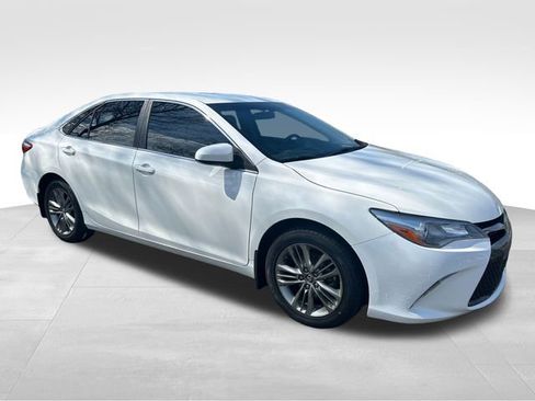 Used 2015 Toyota Camry SE image 7