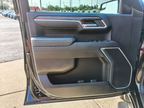 Used 2022 GMC Sierra 1500 Elevation w/ LPO, Elevation Black Package AWD/4WD image 12