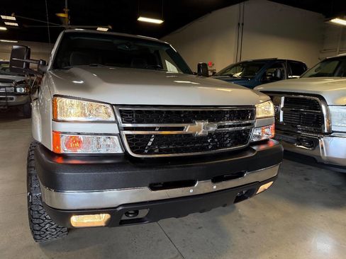 Used 2006 Chevrolet Silverado 3500 LT w/ Heavy-Duty Power Package image 35