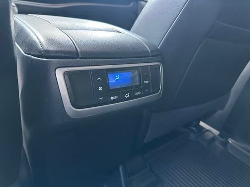 Used 2018 Toyota Highlander SE AWD/4WD image 24