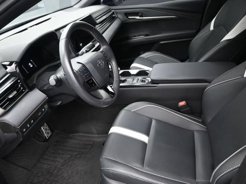 Used 2025 Toyota Camry SE FWD image 12