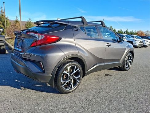 Used 2018 Toyota C-HR XLE image 6
