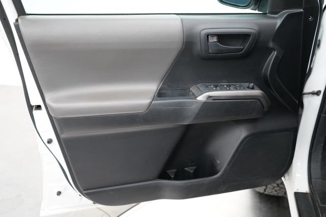 Used 2019 Toyota Tacoma SR5 AWD/4WD image 9
