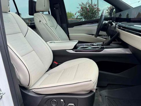 Used 2025 Cadillac Escalade Sport w/ Touring Package AWD/4WD image 37