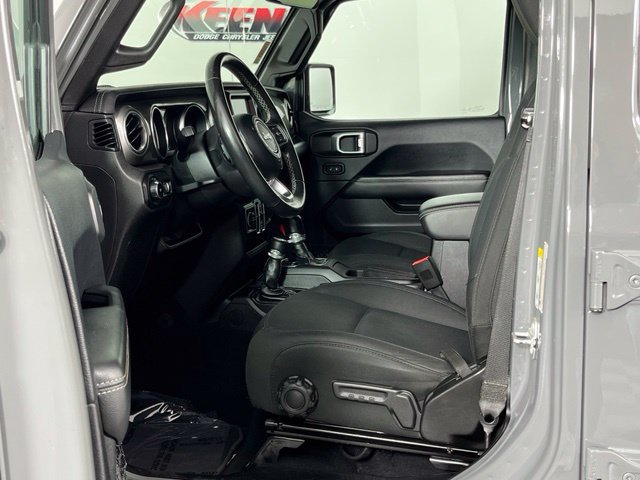 Used 2018 Jeep Wrangler Unlimited Sahara AWD/4WD image 22