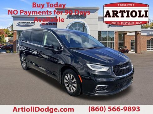 Used 2024 Chrysler Pacifica Limited FWD image 1