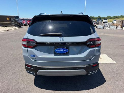 Used 2025 Honda Pilot Touring image 6
