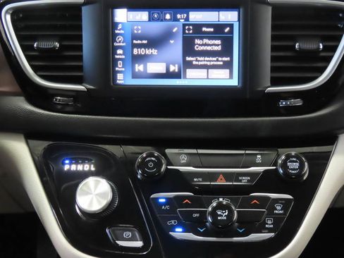 Used 2023 Chrysler Voyager LX FWD image 10