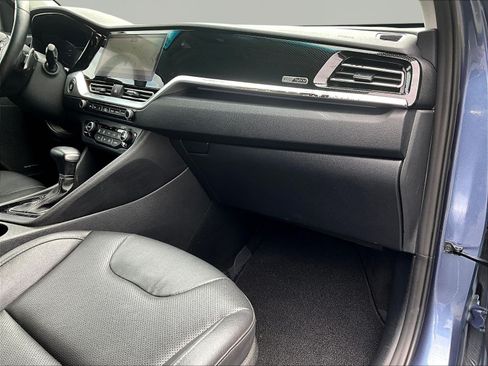 Used 2022 Kia Niro EX Premium FWD image 26