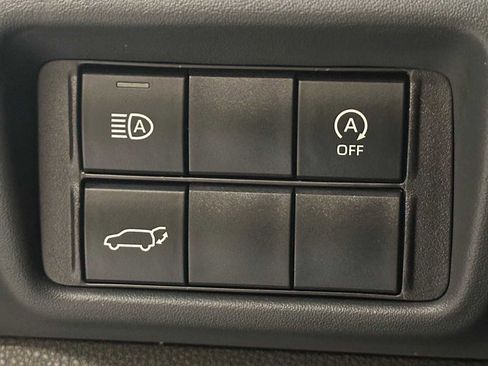 Used 2023 Toyota Highlander XLE AWD/4WD image 17