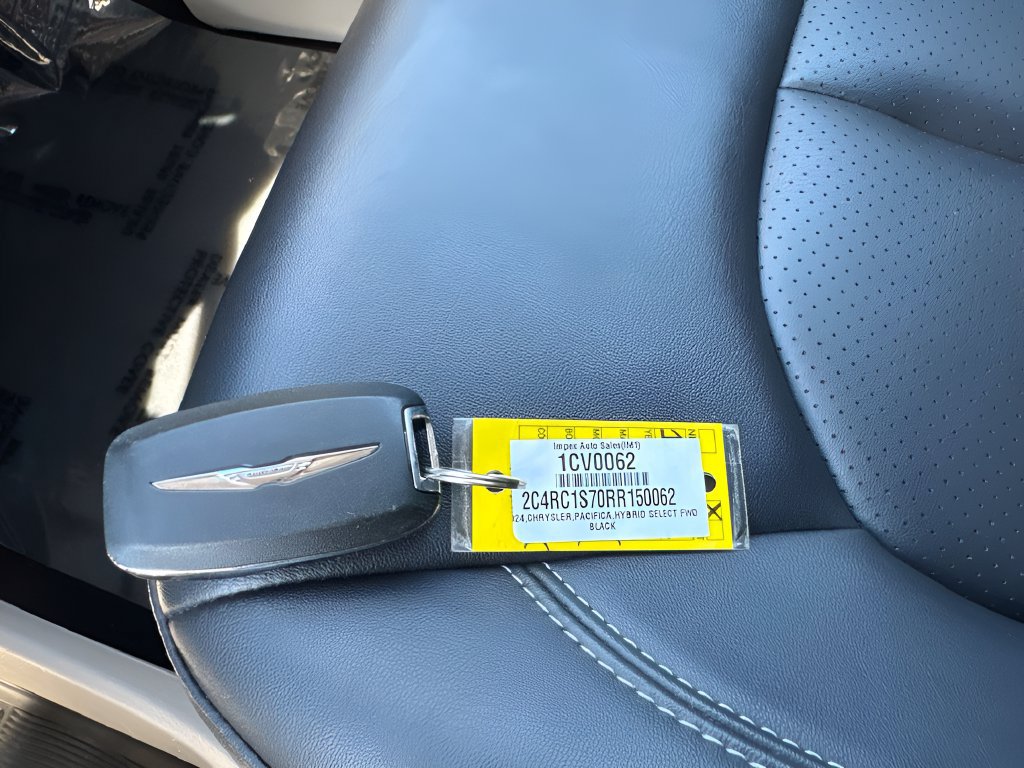 Used 2024 Chrysler Pacifica Limited FWD image 29