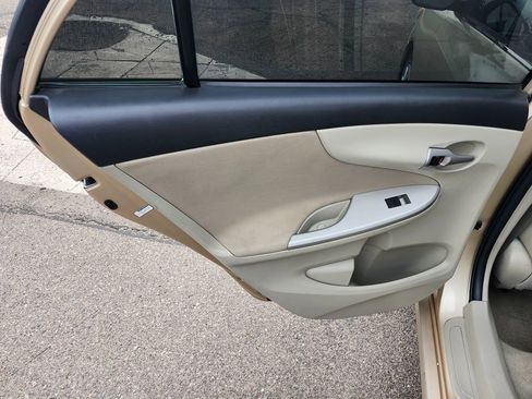 Used 2013 Toyota Corolla LE FWD image 16