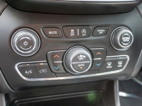 Used 2019 Jeep Cherokee Limited AWD/4WD image 27