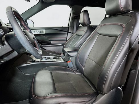 Used 2023 Ford Explorer ST-Line w/ Class IV Trailer Tow Package image 8