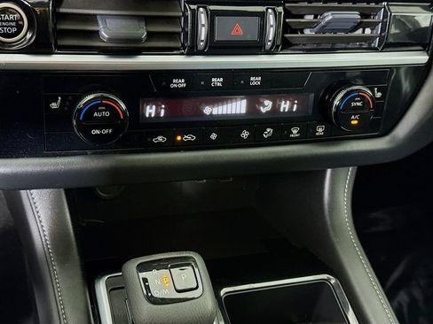 Certified 2024 Nissan Pathfinder SV w/ Black Appearance Package FWD image 8