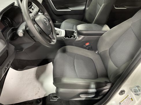 Used 2024 Toyota RAV4 LE image 8