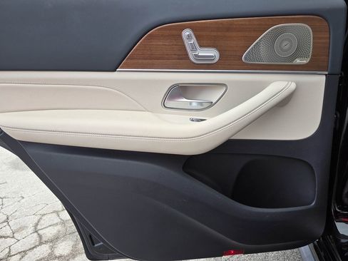 Used 2024 Mercedes-Benz GLS 450 GLS 450 image 33