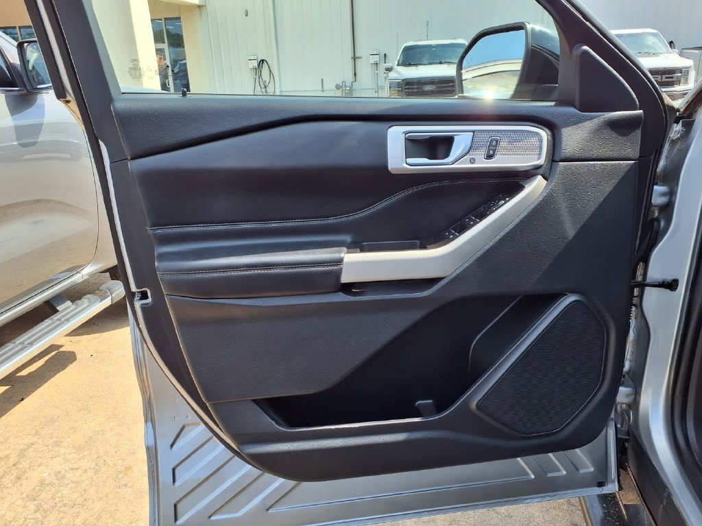 Used 2022 Ford Explorer Limited AWD/4WD image 17