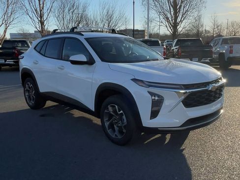 New 2025 Chevrolet Trax LT w/ Driver Confidence Package image 2