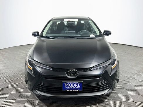 Certified 2025 Toyota Corolla LE FWD image 2