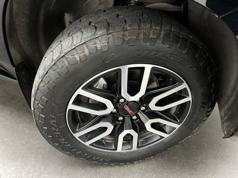 Used 2023 GMC Yukon XL AT4 image 12