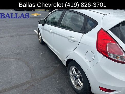 Used 2017 Ford Fiesta SE FWD image 2