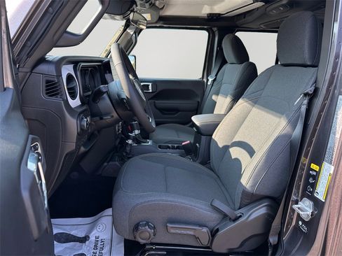 New 2025 Jeep Gladiator Sport image 24