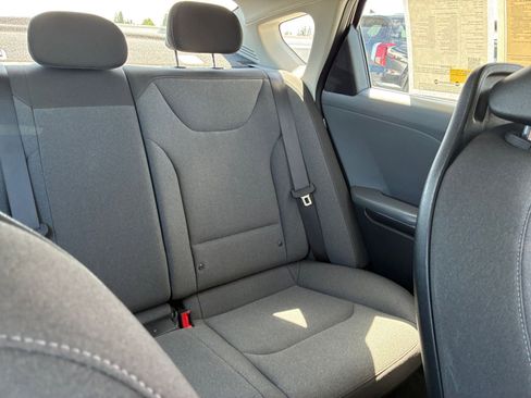 Used 2025 Kia K4 LXS image 36