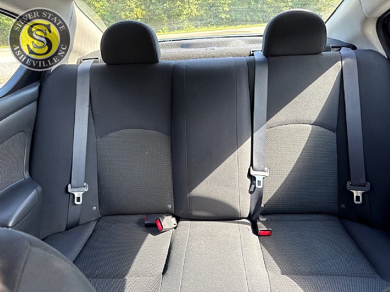 Used 2013 Nissan Versa SV FWD image 22