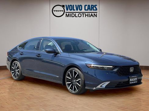 Used 2025 Honda Accord Touring image 1