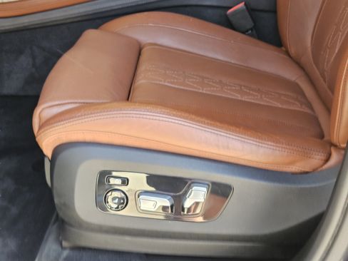 Used 2019 BMW X7 xDrive40i w/ Premium Package AWD/4WD image 22