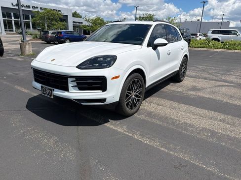 Used 2024 Porsche Cayenne AWD/4WD image 7