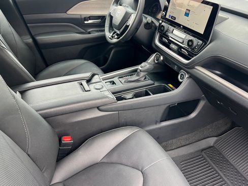 Certified 2026 Toyota Grand Highlander AWD Hybrid image 17