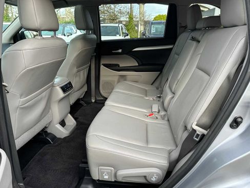 Used 2014 Toyota Highlander XLE image 15