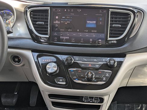 Used 2024 Chrysler Pacifica Touring-L FWD image 33
