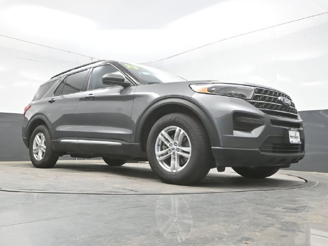 Used 2023 Ford Explorer XLT AWD/4WD image 32