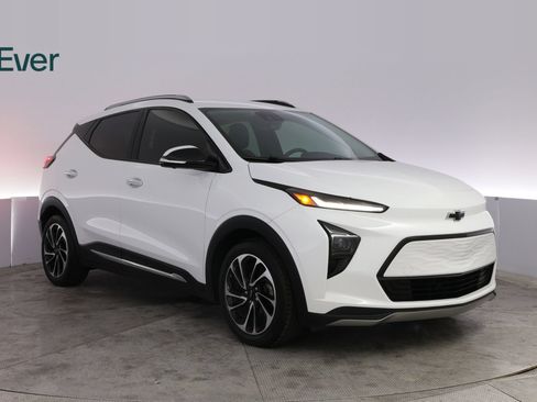 Used 2023 Chevrolet Bolt EUV Premier FWD image 13